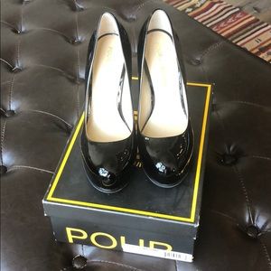 Black patent Pour La Victoire pumps